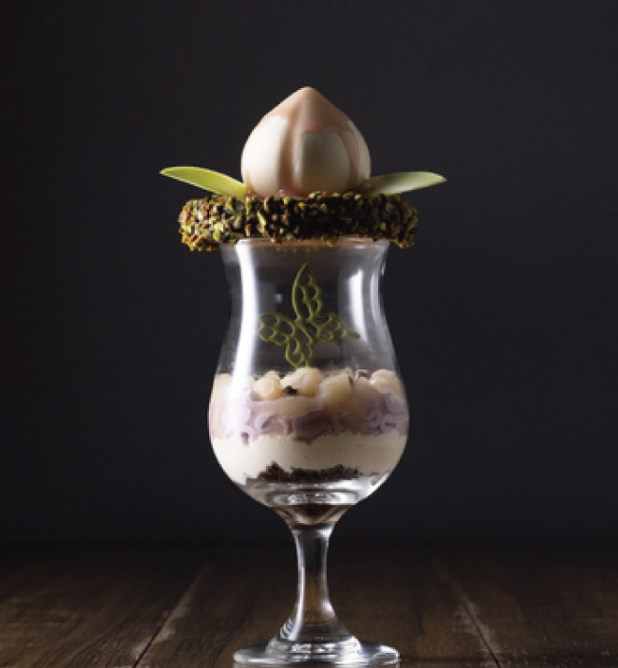 ピーチの期間限定スイーツパフェ